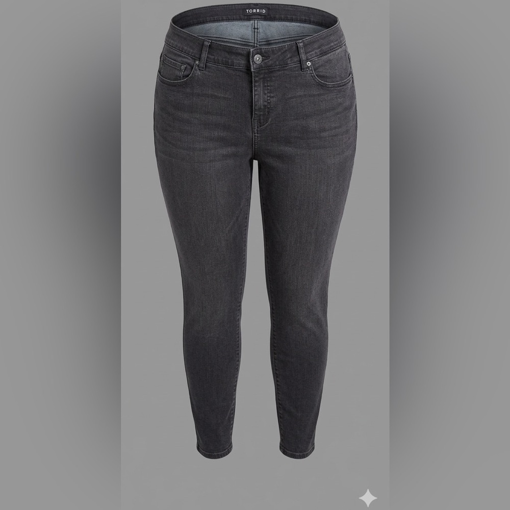 Torrid Bombshell Skinny Jeans / Black Stretch Denim / Size 20R (20 Plus)